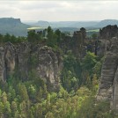 Die Basteibrücke vom Gansfelsen aus gesehen